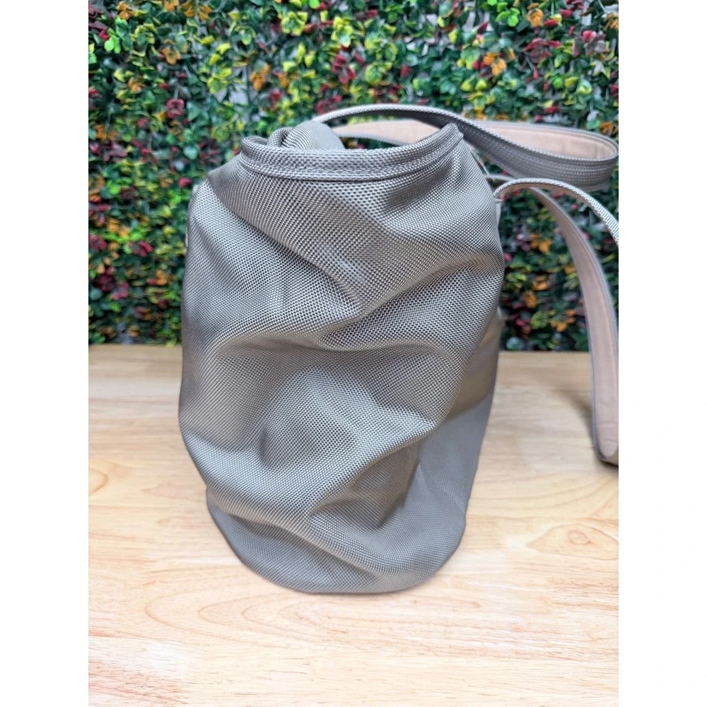 Briggs & Riley Taupe Ballistic Nylon Travel Tote Bag 255-7 Professional Carry On
